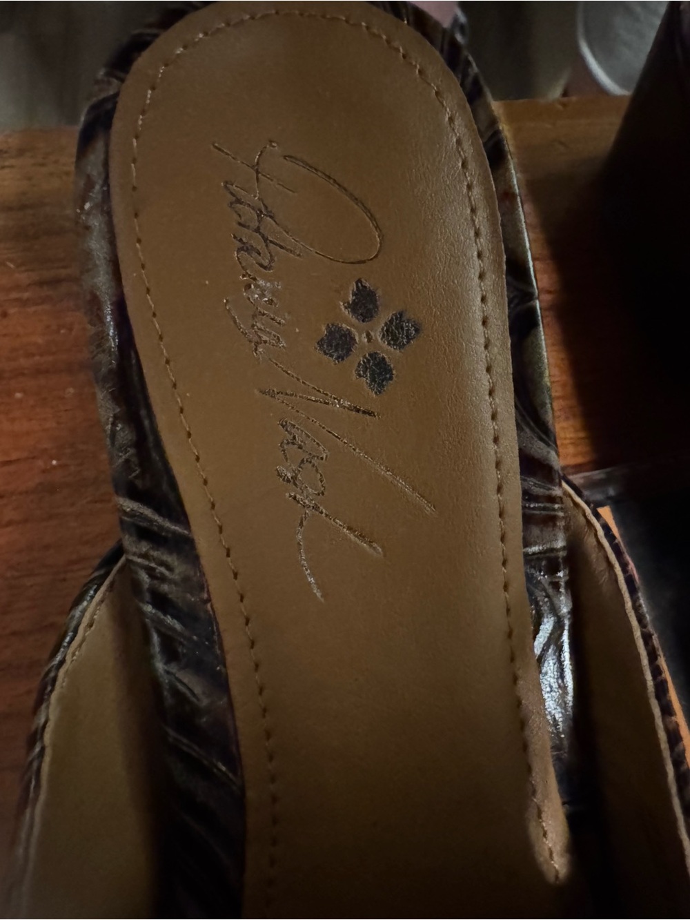 New Patricia Nash shoes embossed tooled leather floral detailing metal metallic - Picture 8 of 8